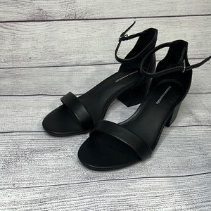 Black Heeled Sandal. 7.5 Wide
